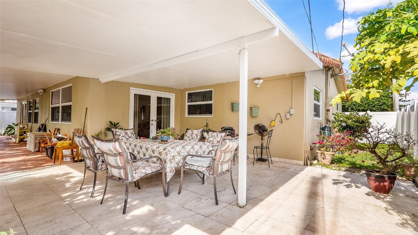 1032 NE 4th Hallandale Beach, FL 33009