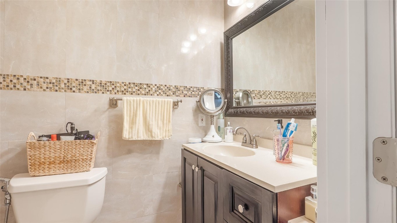 1032 NE 4th Hallandale Beach, FL 33009