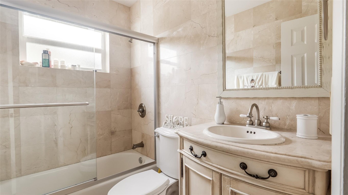 1032 NE 4th Hallandale Beach, FL 33009