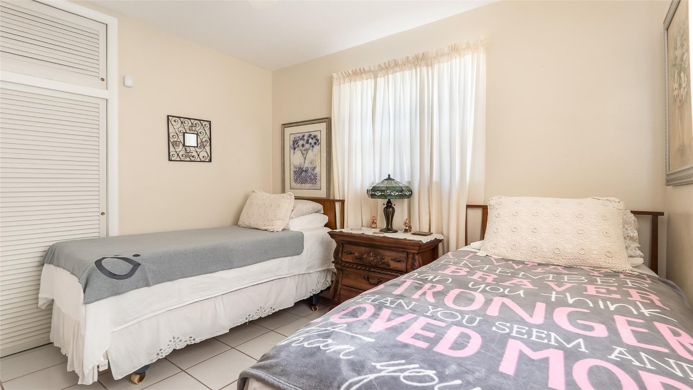 1032 NE 4th Hallandale Beach, FL 33009