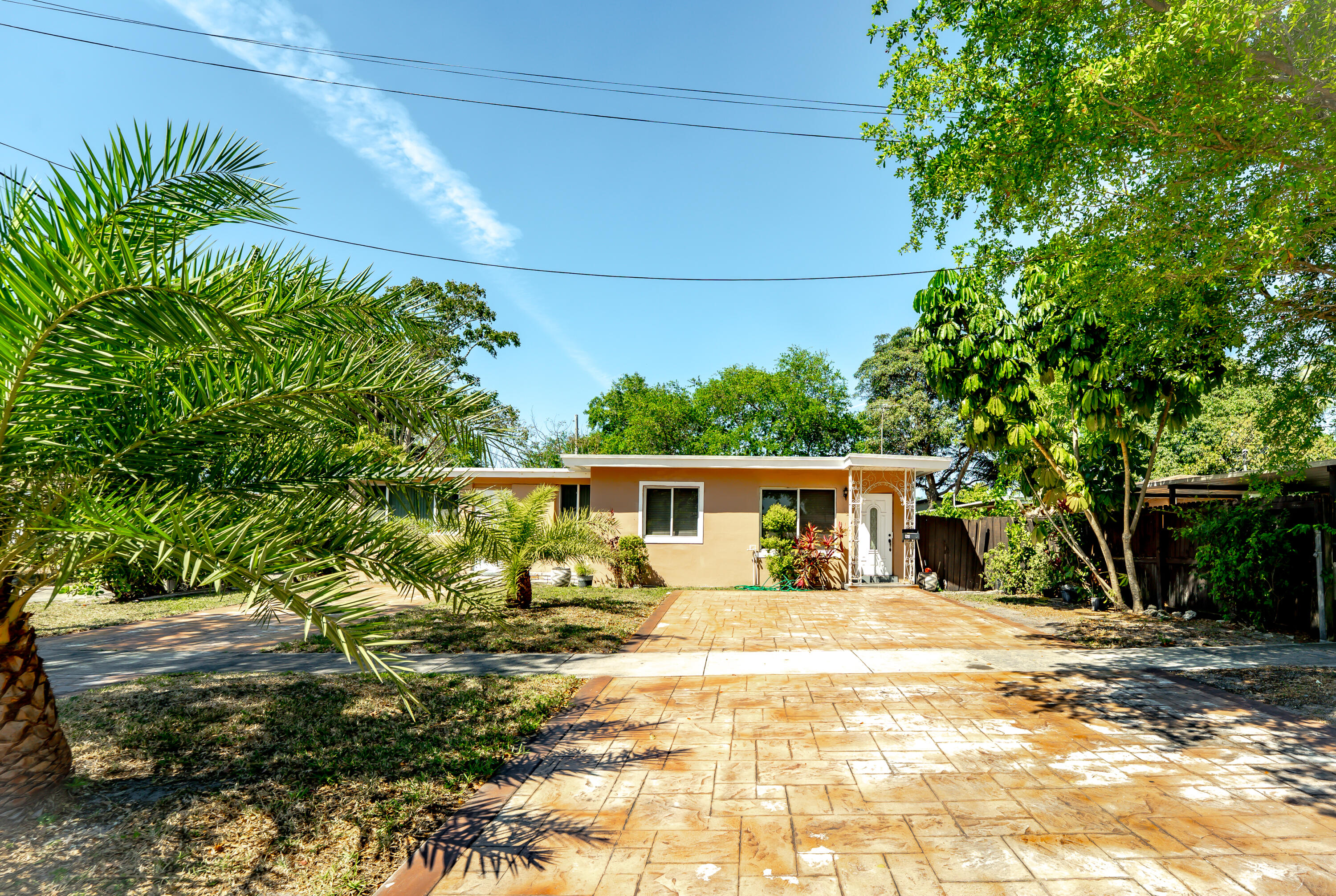 1285 NE 154th St,North Miami Beach, FL 33162