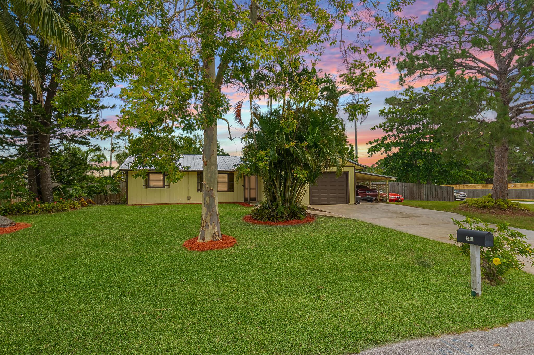 401 NW Ferris Dr