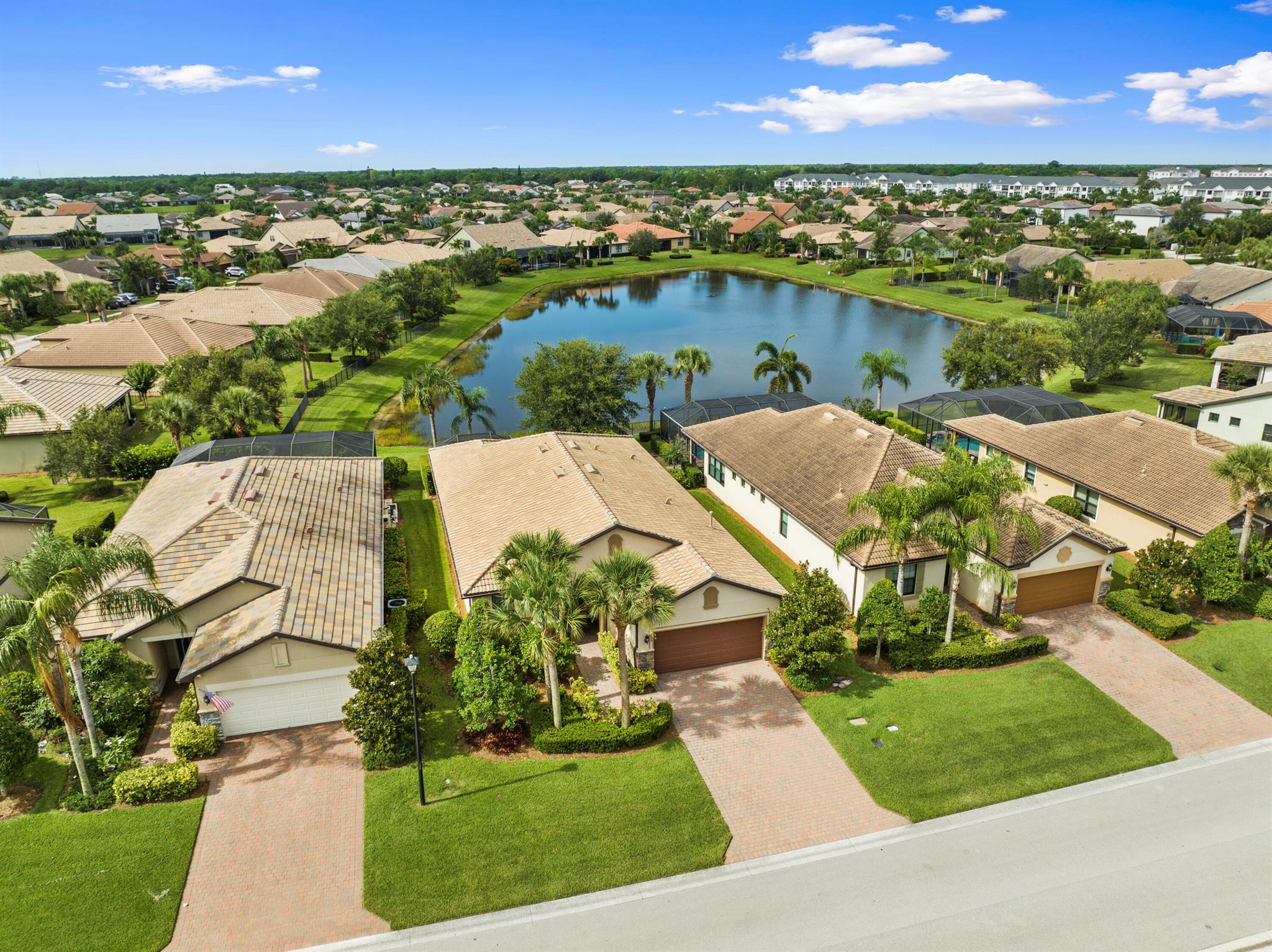 206 SE Courances Dr