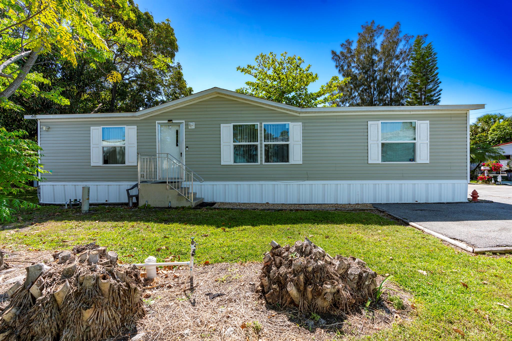 2107 Crescent Dr