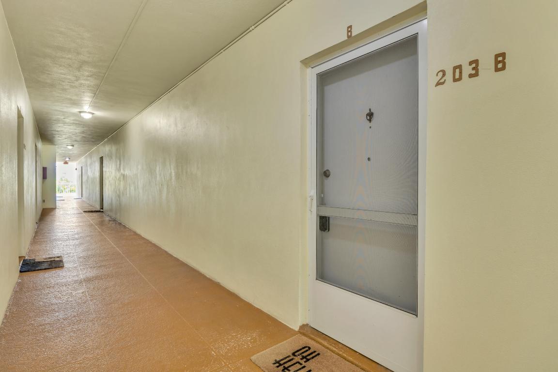 125 Shore #203b North Palm Beach, FL 33408