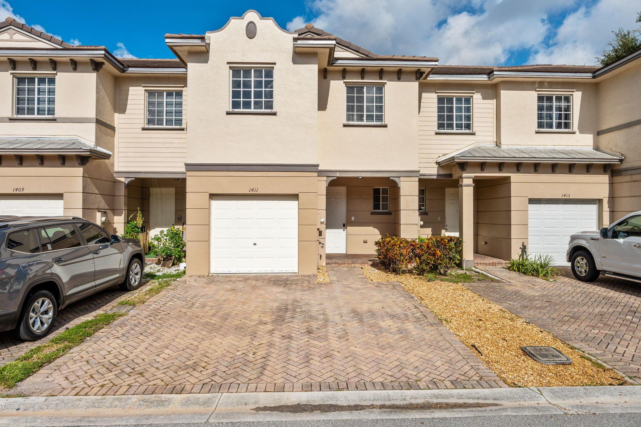 1411 Lucaya Dr