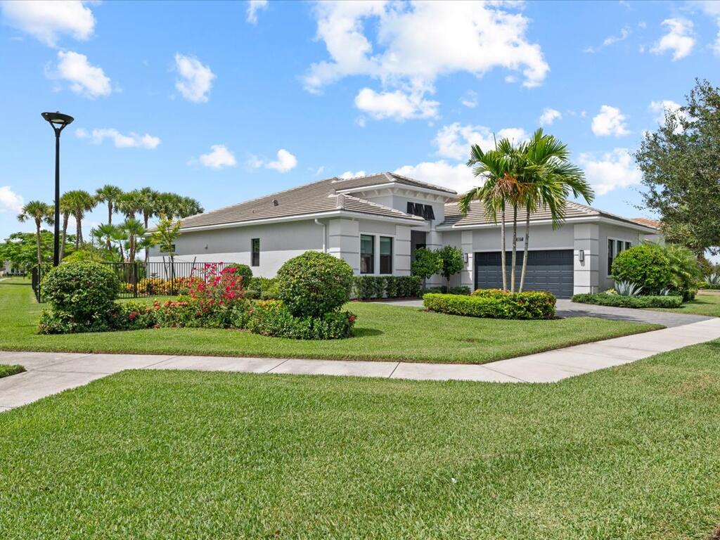 5577 Saint Armands Way