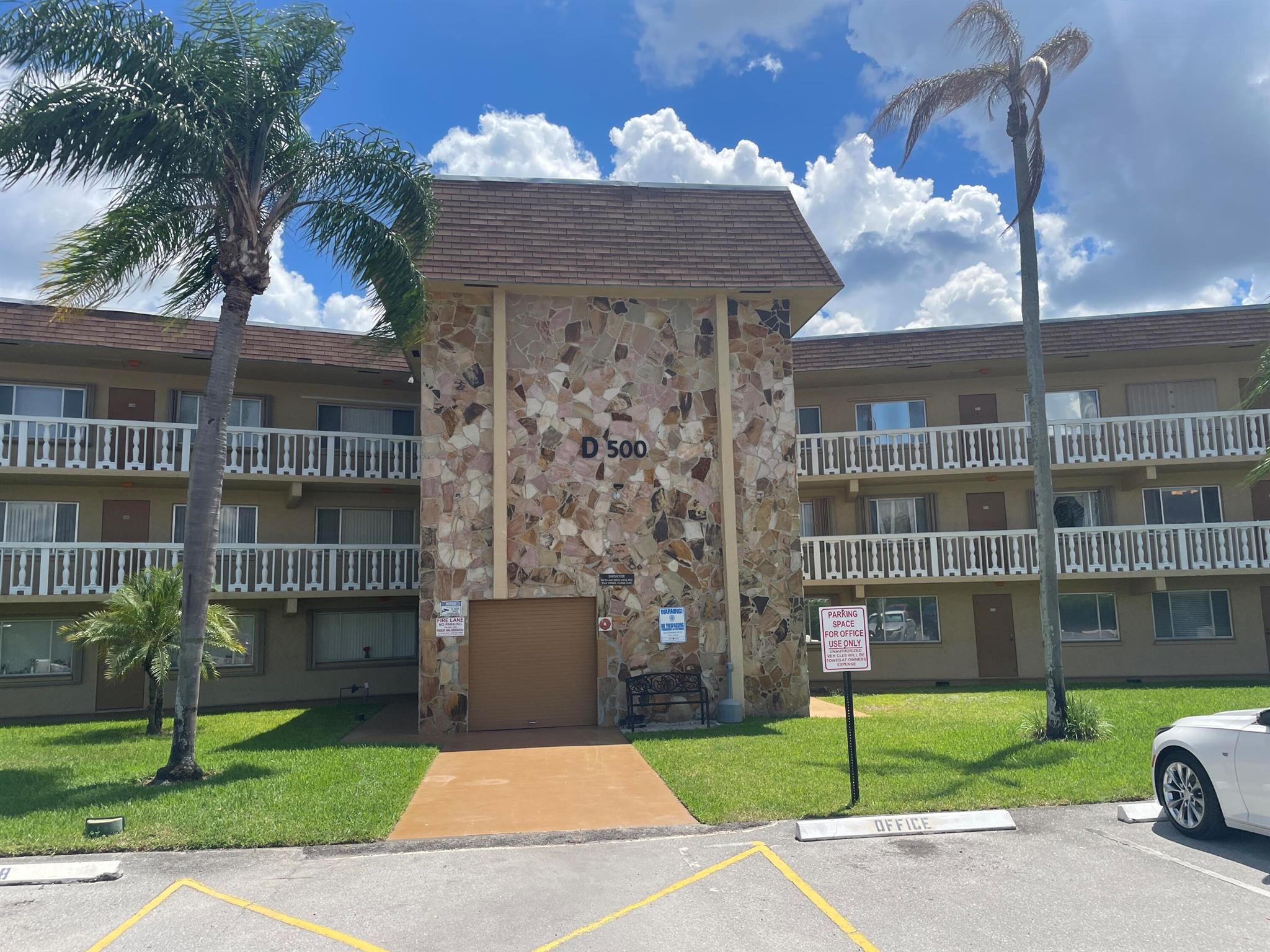 500 Village Grn Cir #212