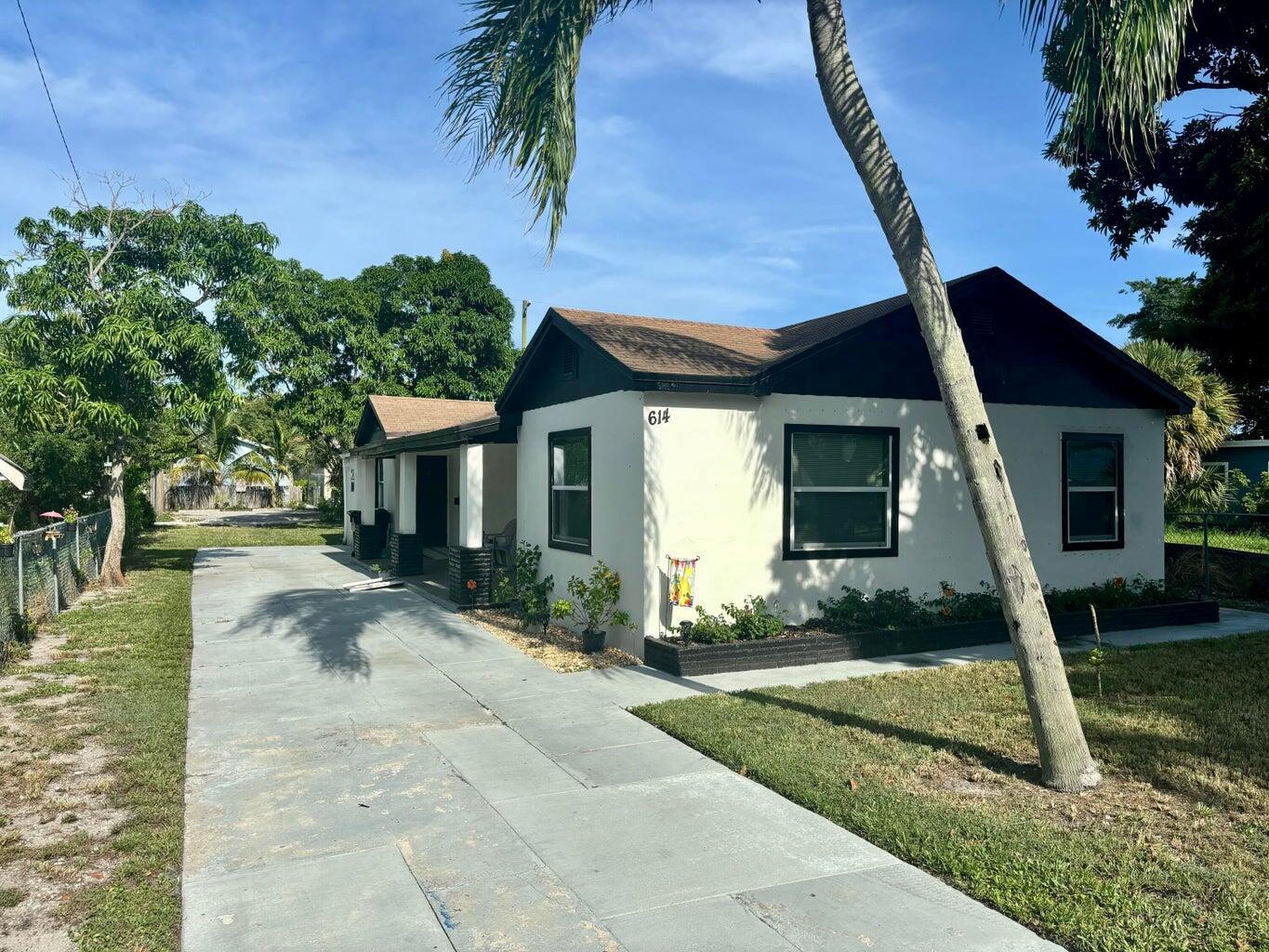 614 N E St #2