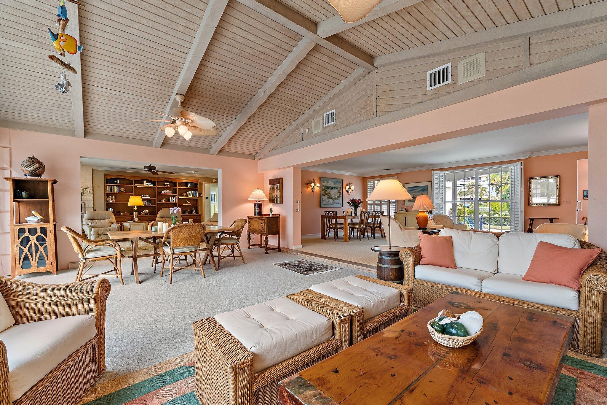 107 Lighthouse Dr Jupiter Inlet Colony, FL 33469