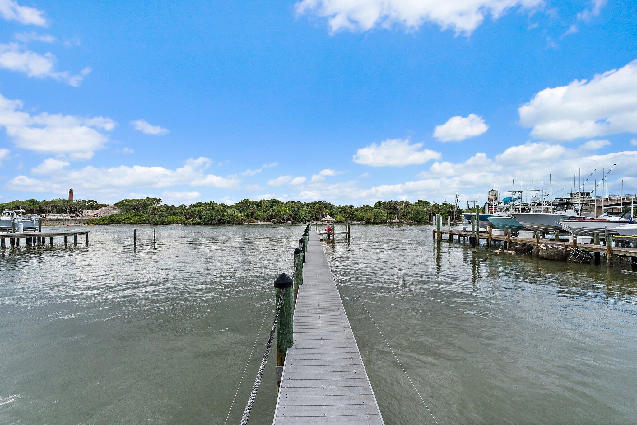 107 Lighthouse Dr Jupiter Inlet Colony, FL 33469