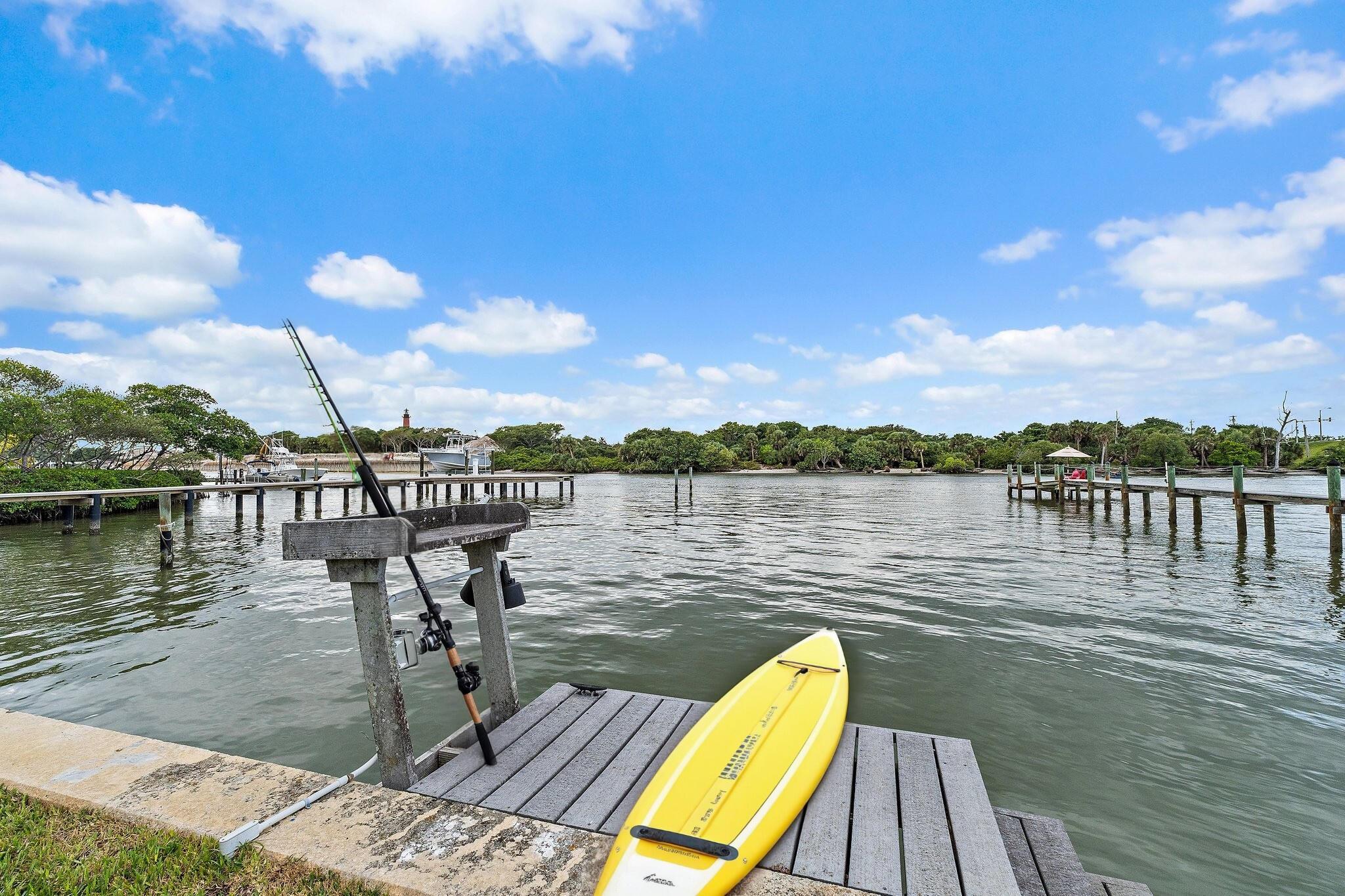 107 Lighthouse Dr Jupiter Inlet Colony, FL 33469