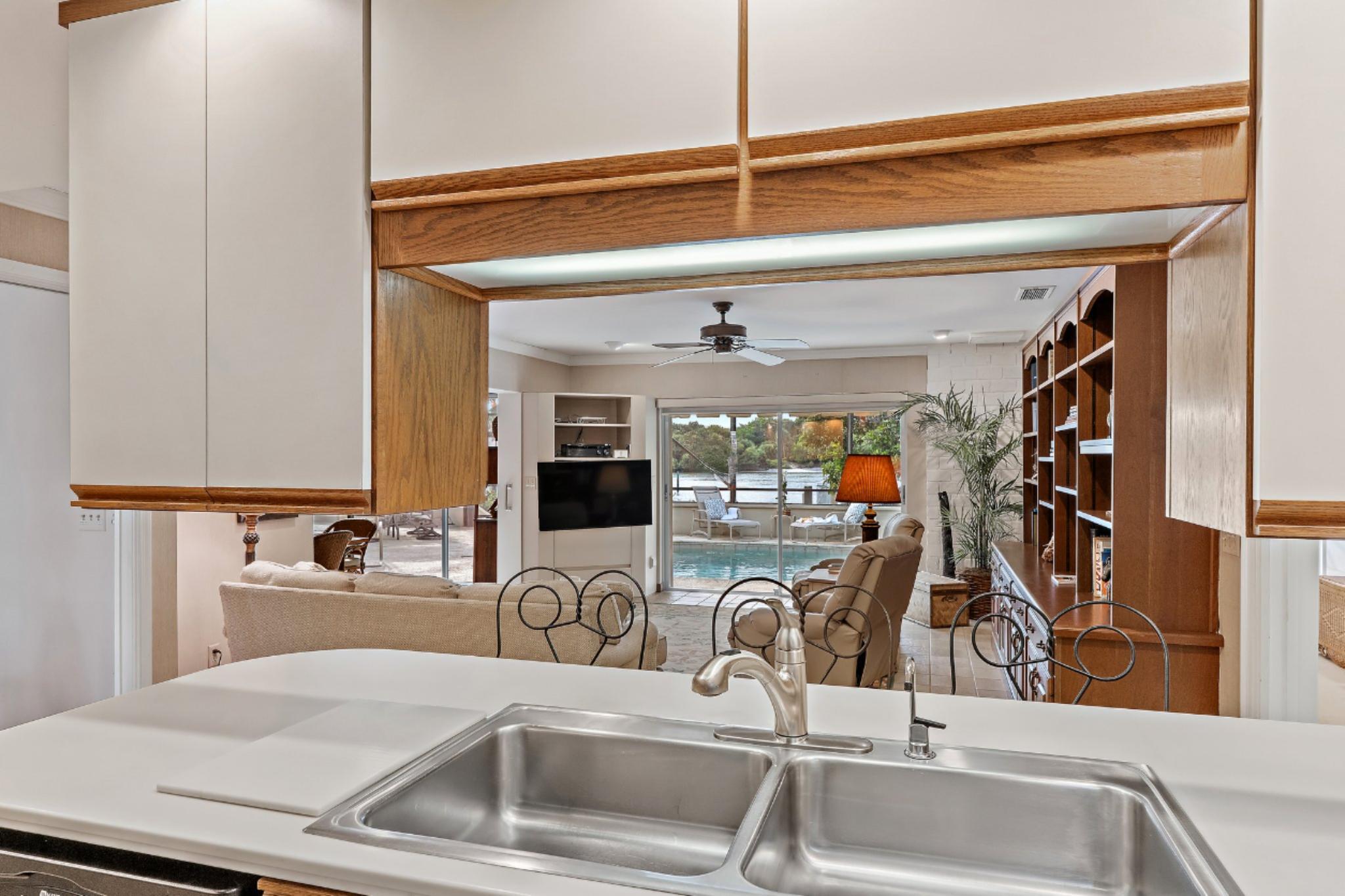 107 Lighthouse Dr Jupiter Inlet Colony, FL 33469