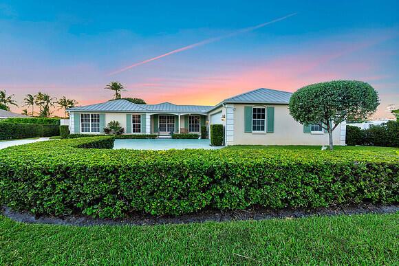 107 Lighthouse Dr Jupiter Inlet Colony, FL 33469