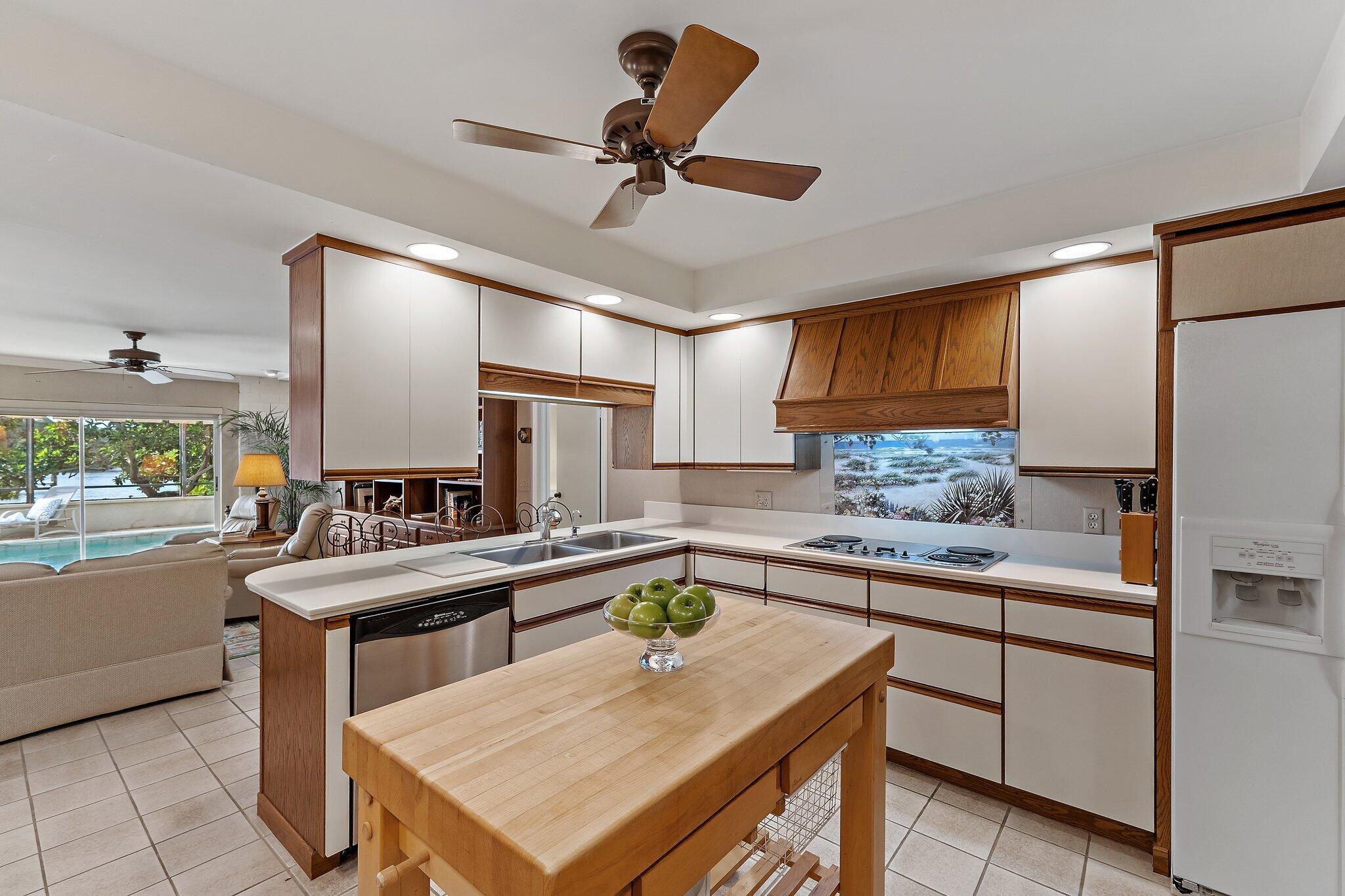 107 Lighthouse Dr Jupiter Inlet Colony, FL 33469