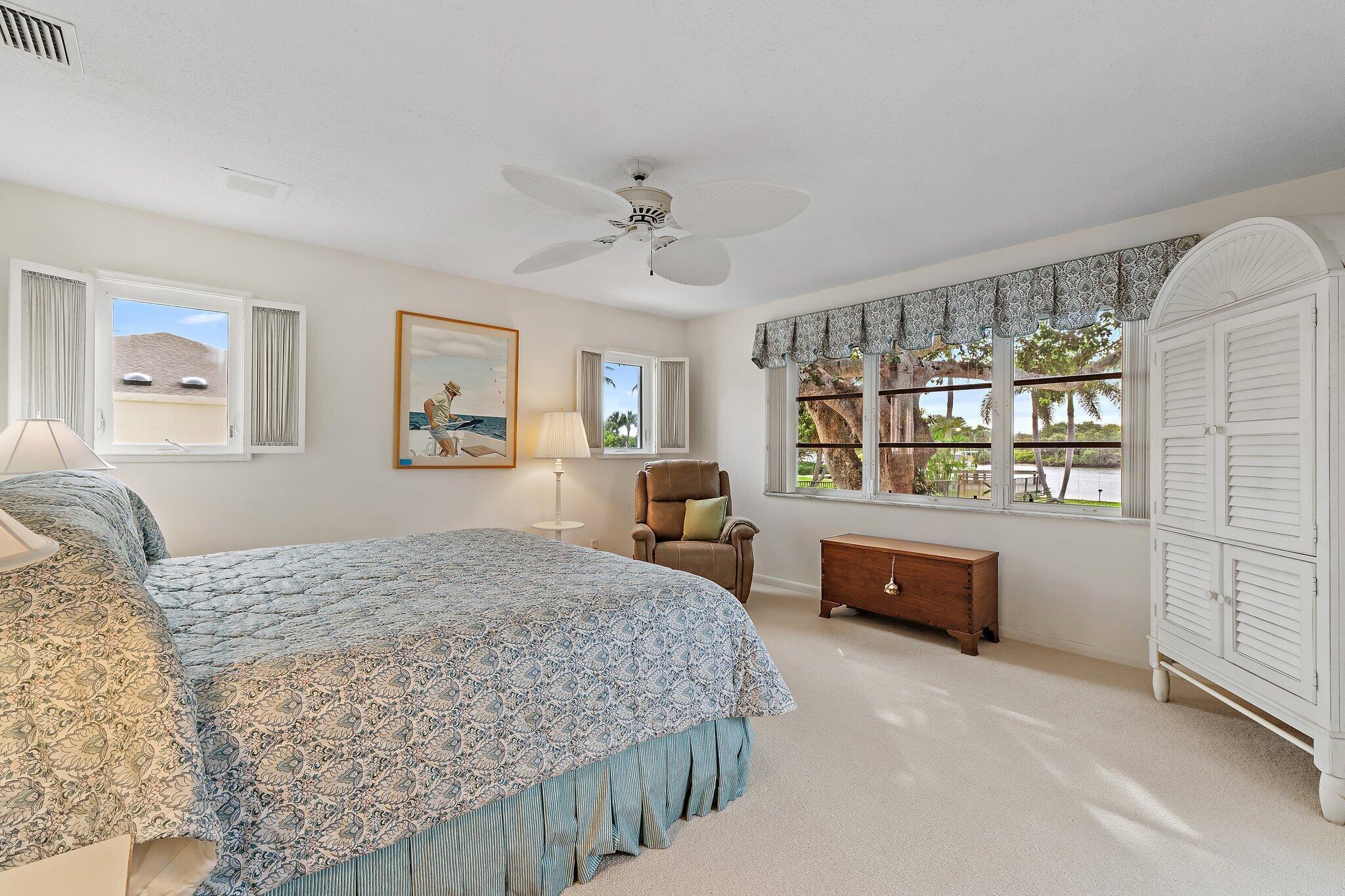 107 Lighthouse Dr Jupiter Inlet Colony, FL 33469
