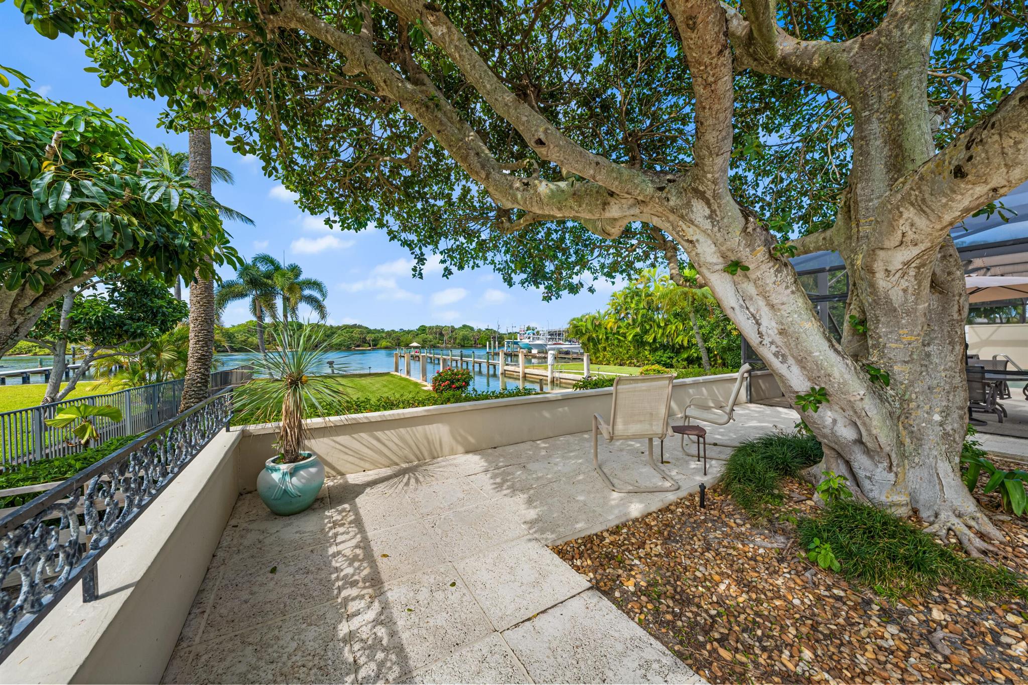 107 Lighthouse Dr Jupiter Inlet Colony, FL 33469