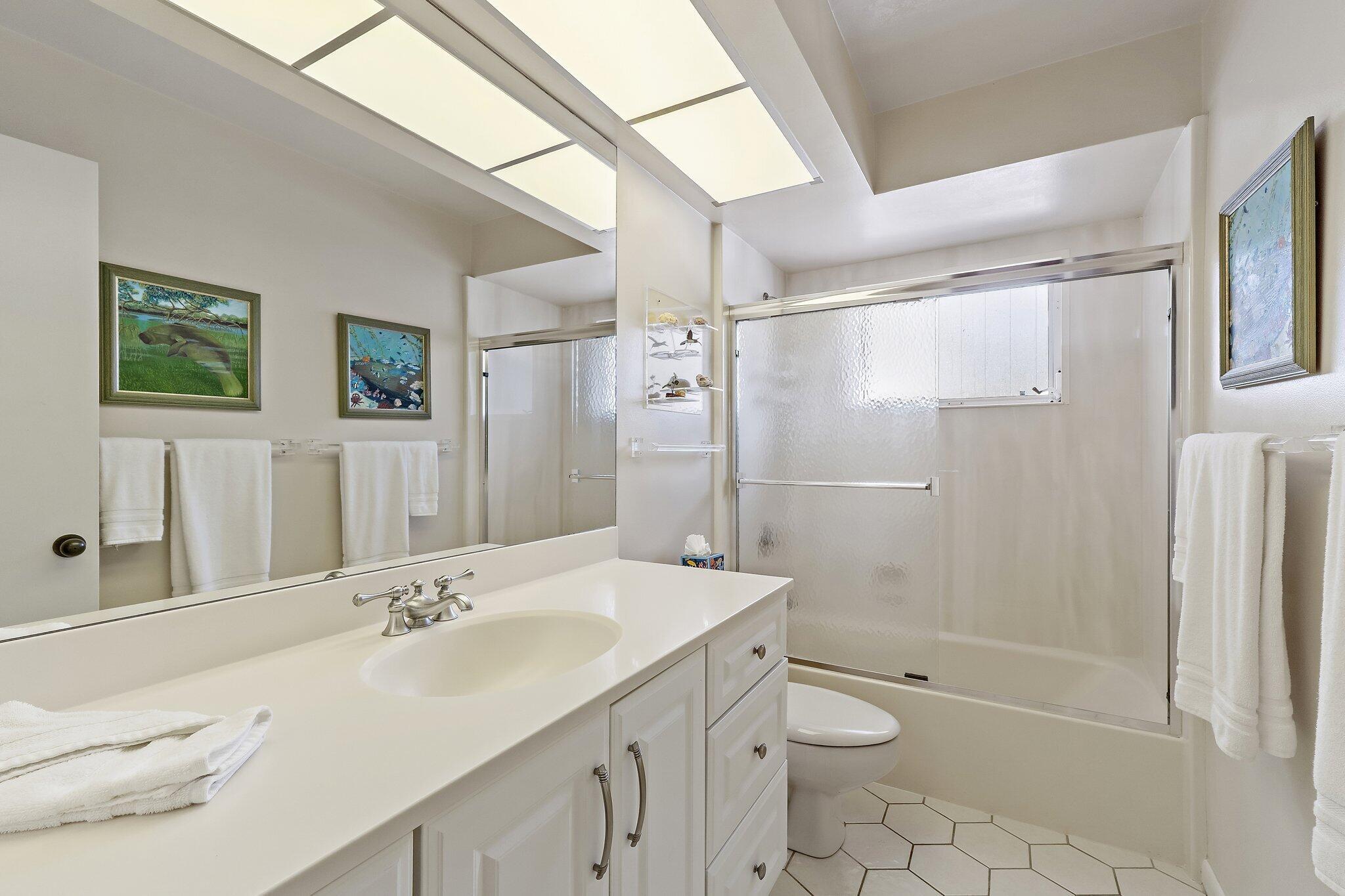 107 Lighthouse Dr Jupiter Inlet Colony, FL 33469