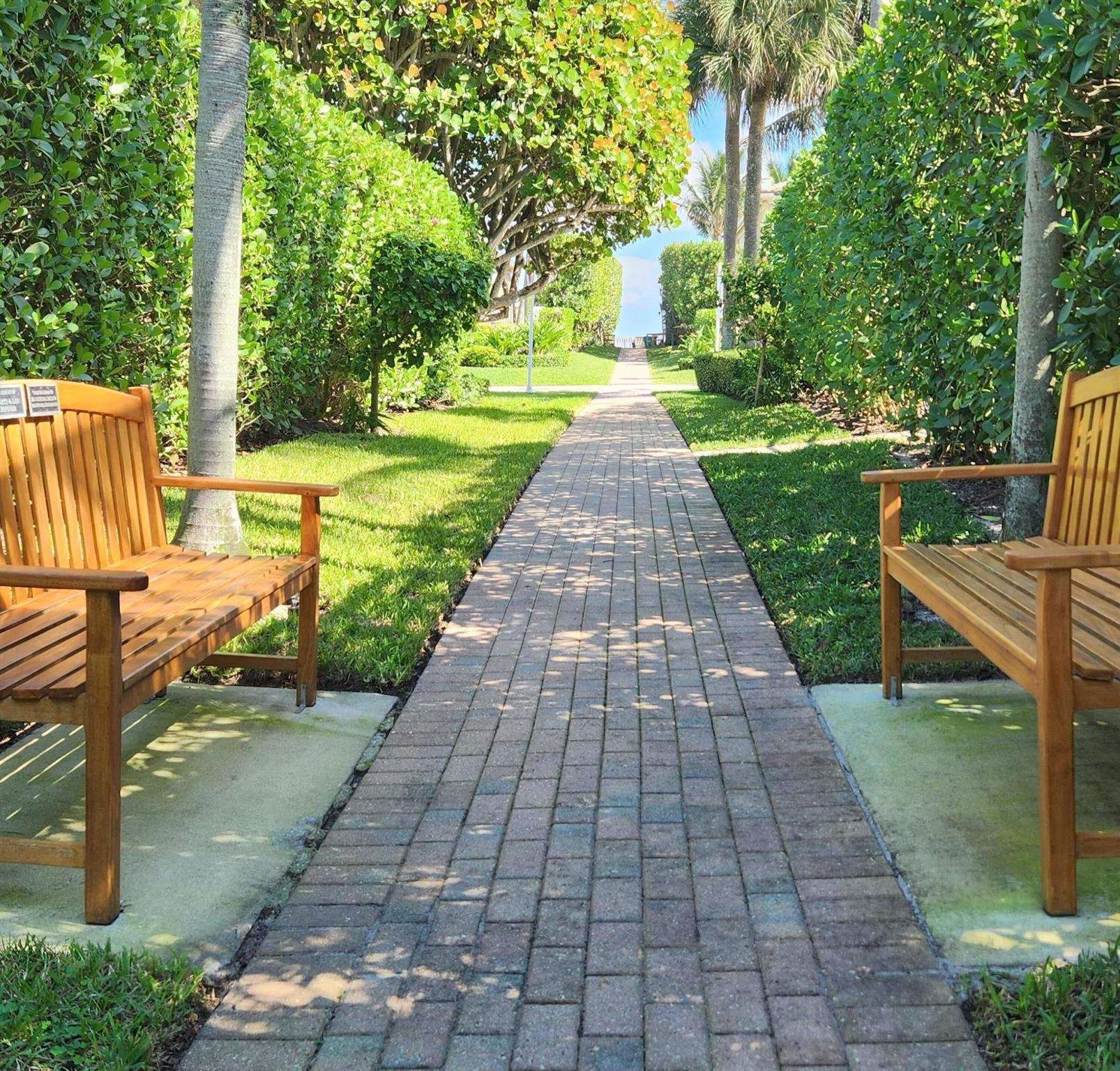 107 Lighthouse Dr Jupiter Inlet Colony, FL 33469