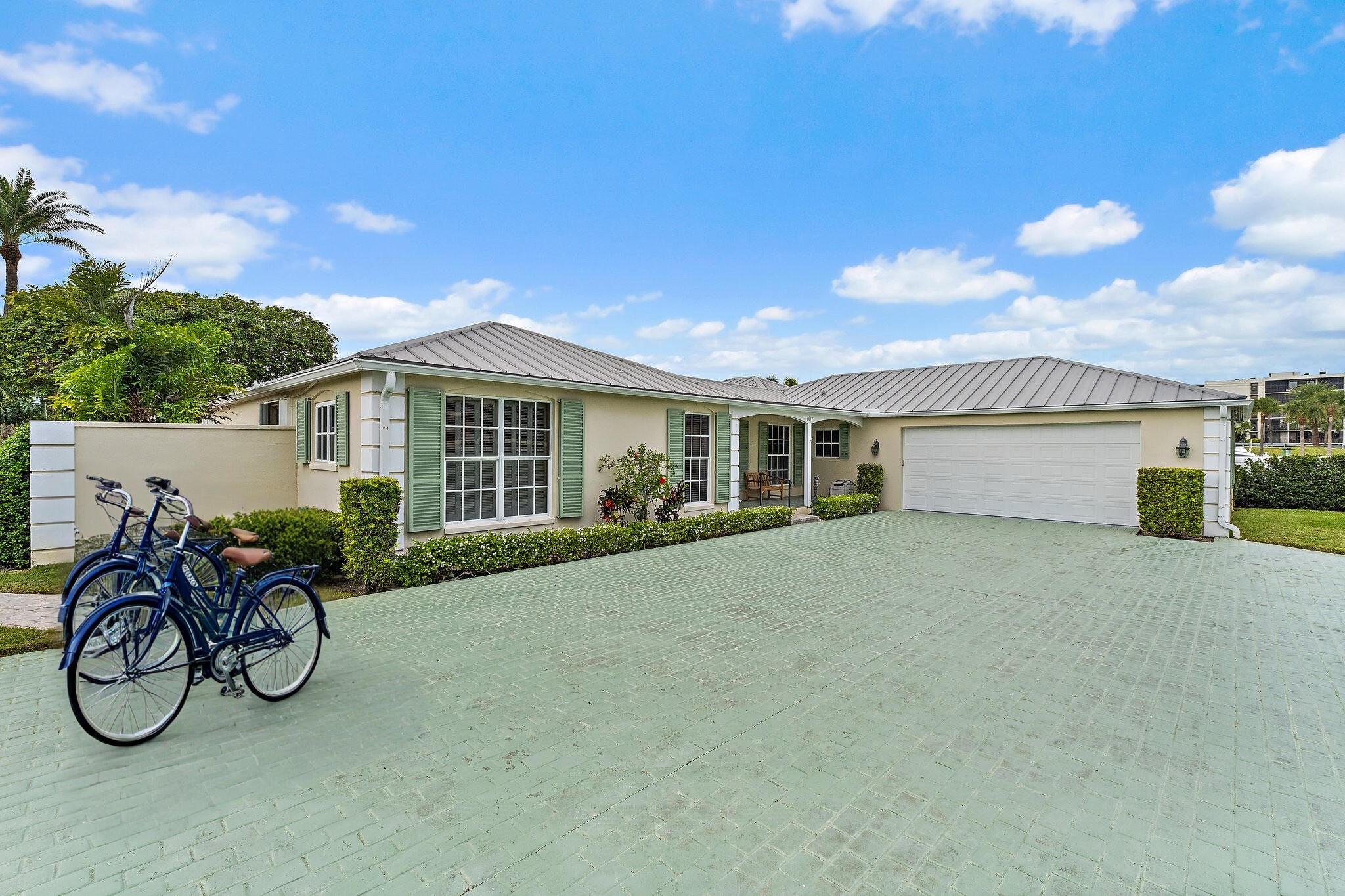 107 Lighthouse Dr Jupiter Inlet Colony, FL 33469