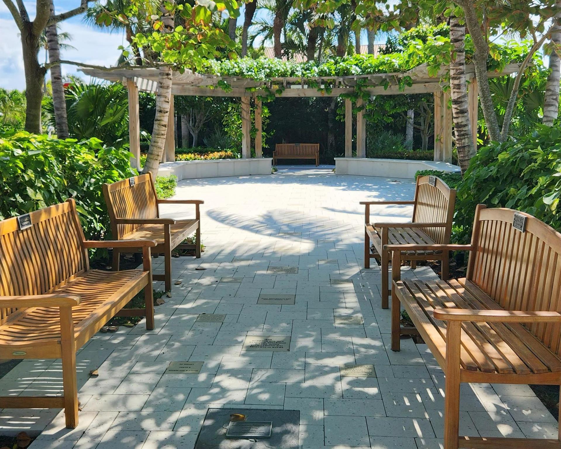 107 Lighthouse Dr Jupiter Inlet Colony, FL 33469