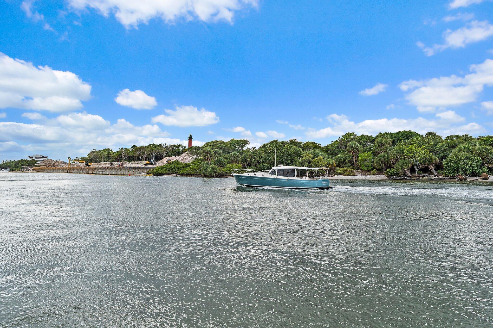 107 Lighthouse Dr Jupiter Inlet Colony, FL 33469