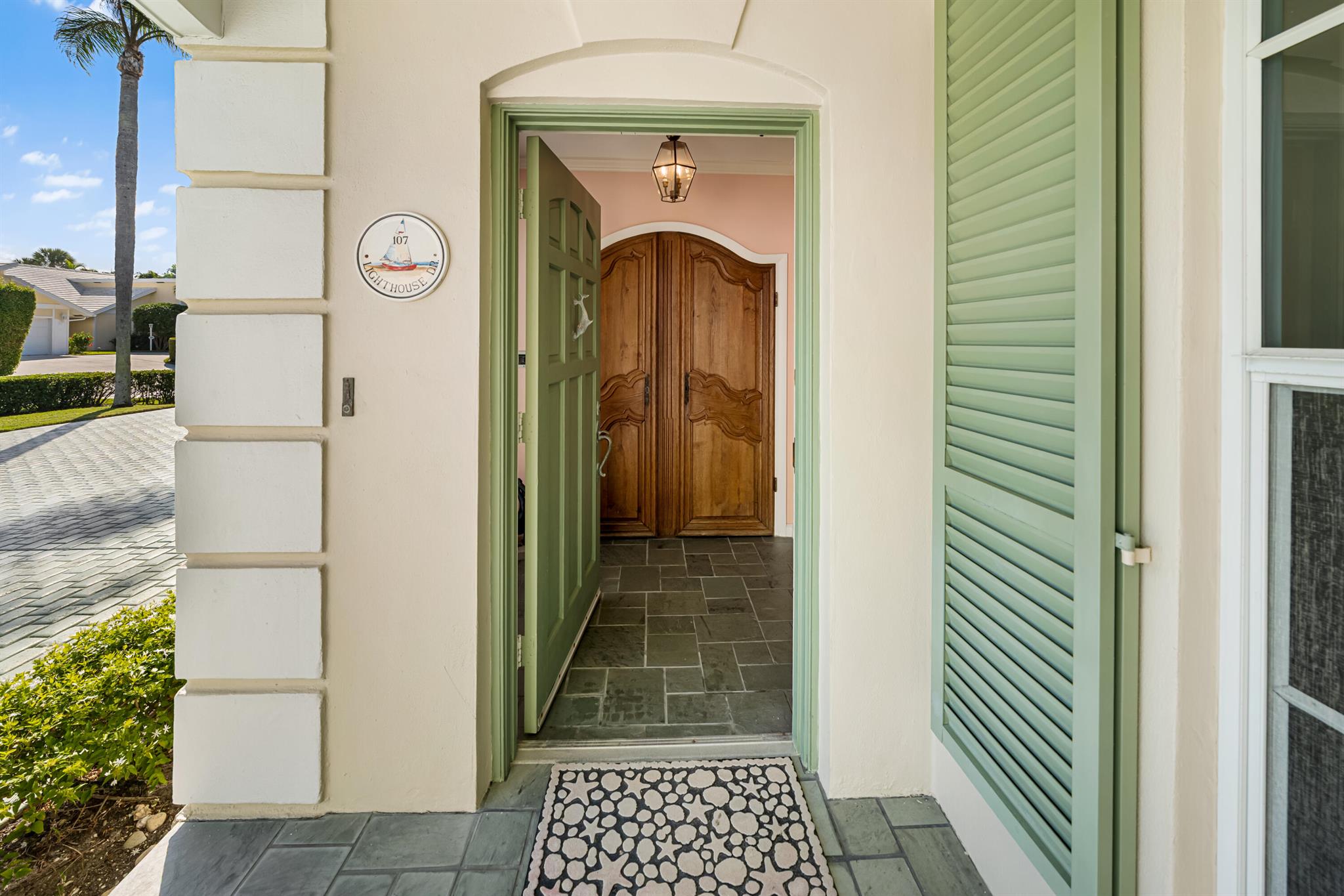 107 Lighthouse Dr Jupiter Inlet Colony, FL 33469