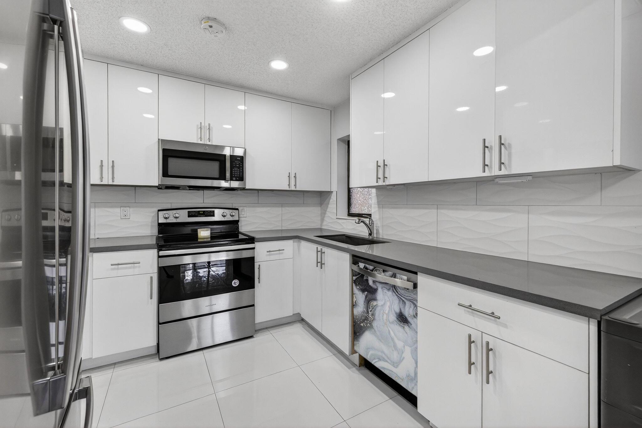 2515 Carambola Cir #1810