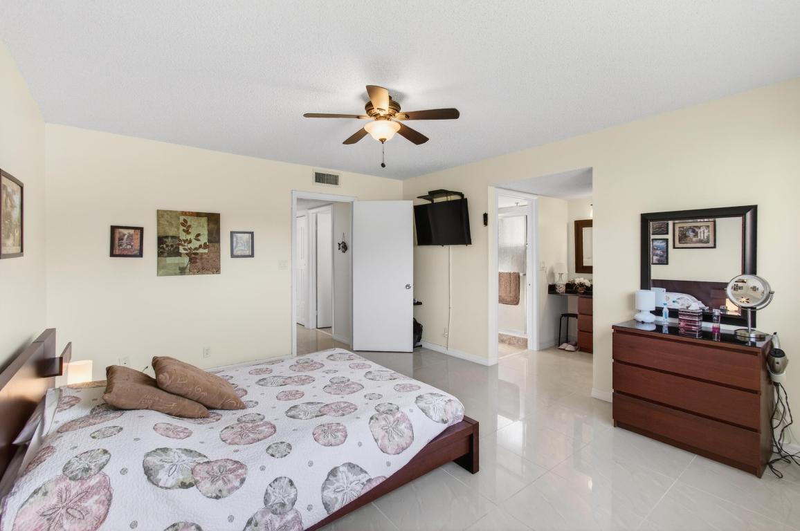 5130 Las Verdes #207 Delray Beach, FL 33484