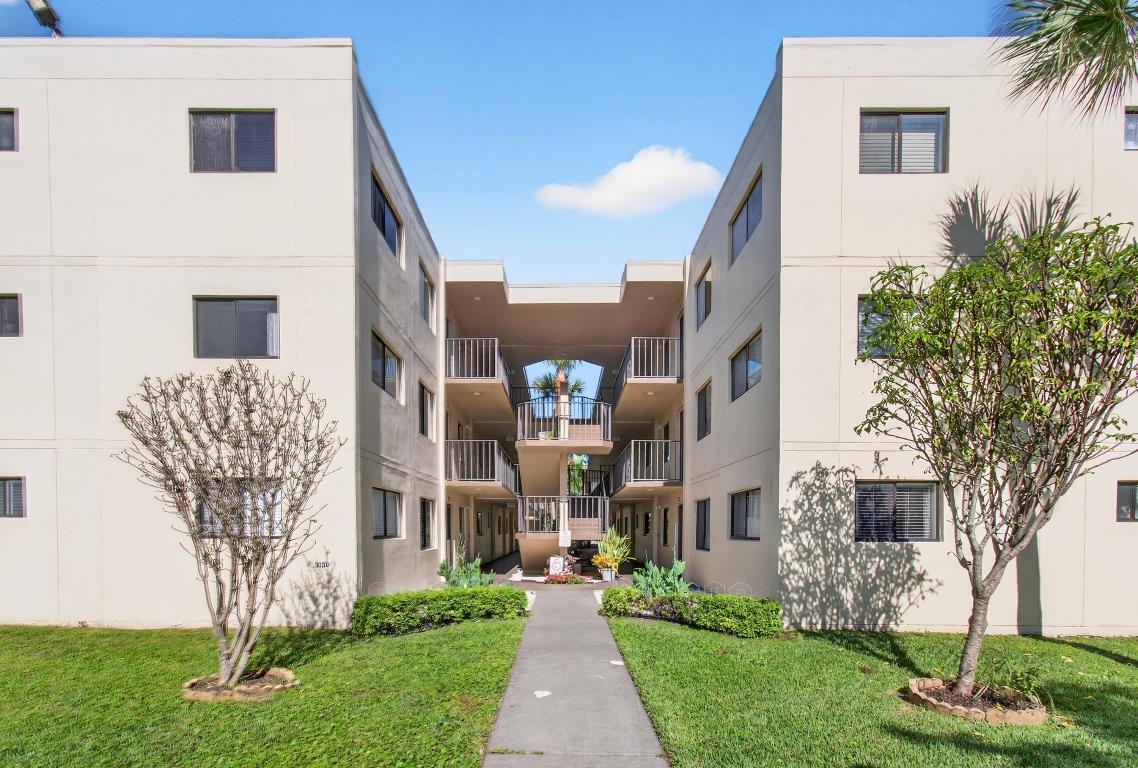 5130 Las Verdes #207 Delray Beach, FL 33484