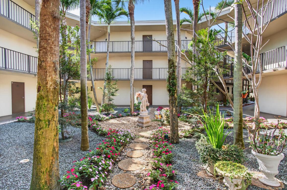 5130 Las Verdes #207 Delray Beach, FL 33484