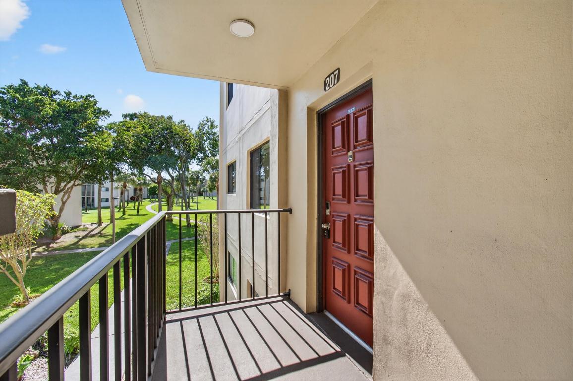 5130 Las Verdes #207 Delray Beach, FL 33484