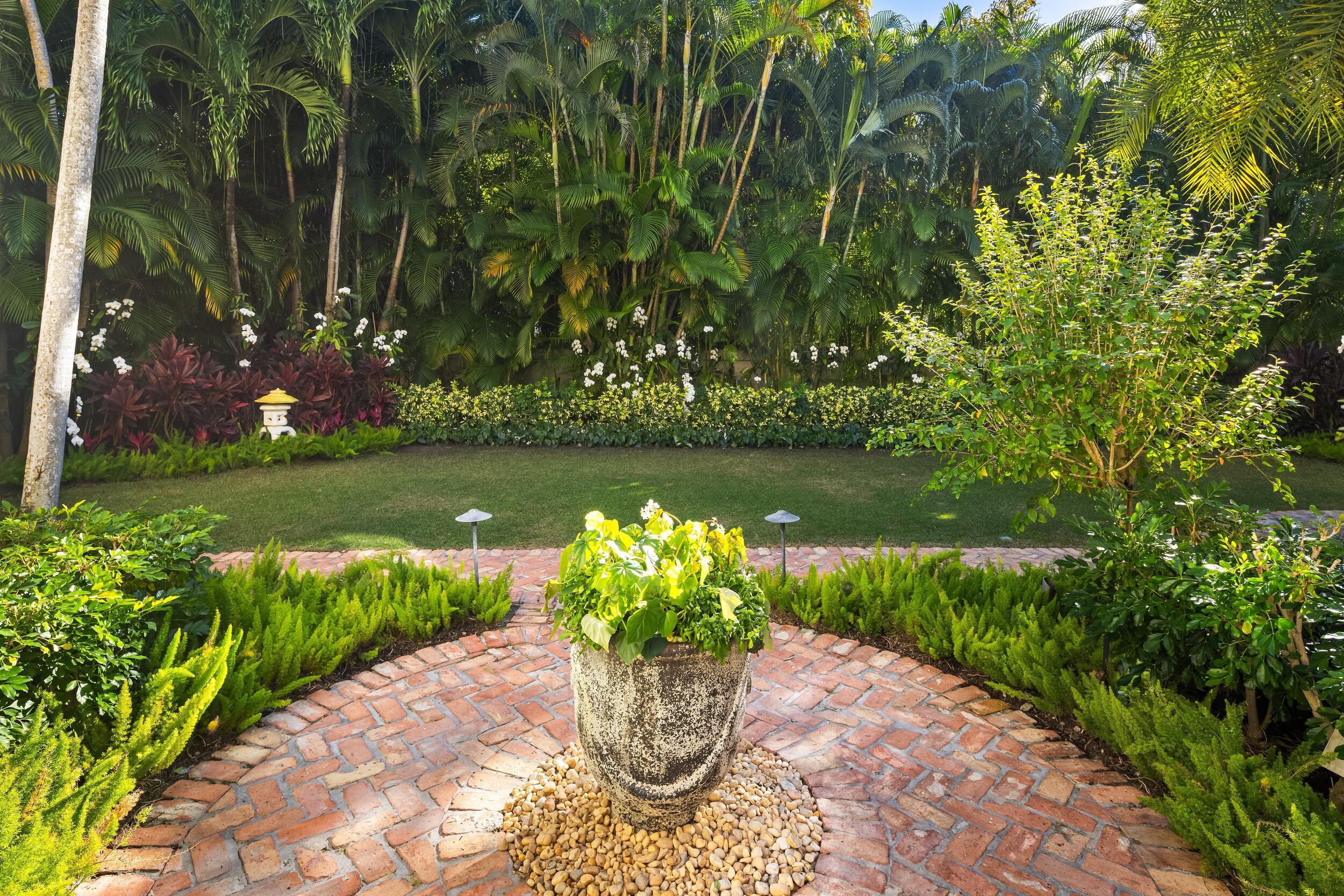 9 Via Vizcaya Palm Beach, FL 33480