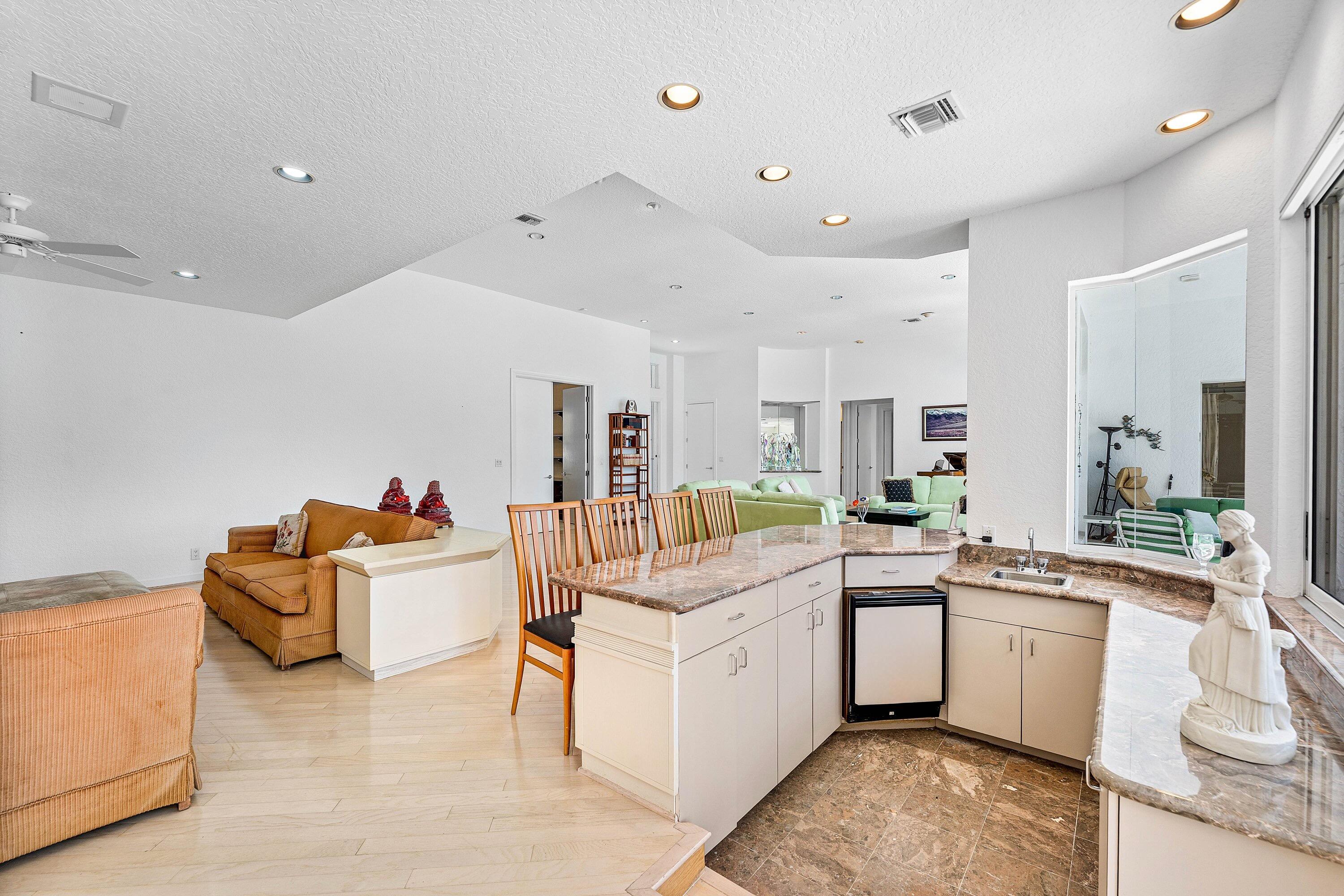 4 Sutton Boynton Beach, FL 33436