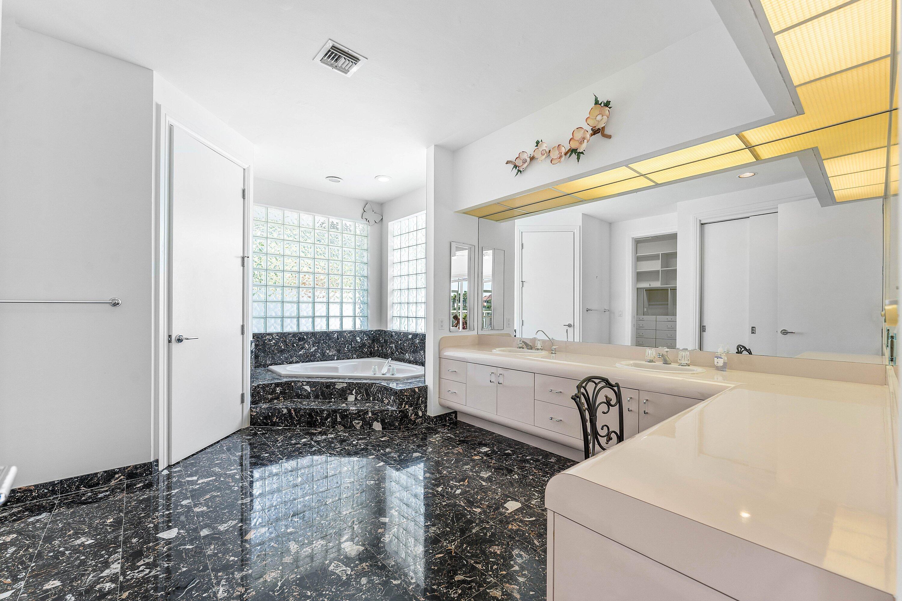 4 Sutton Boynton Beach, FL 33436