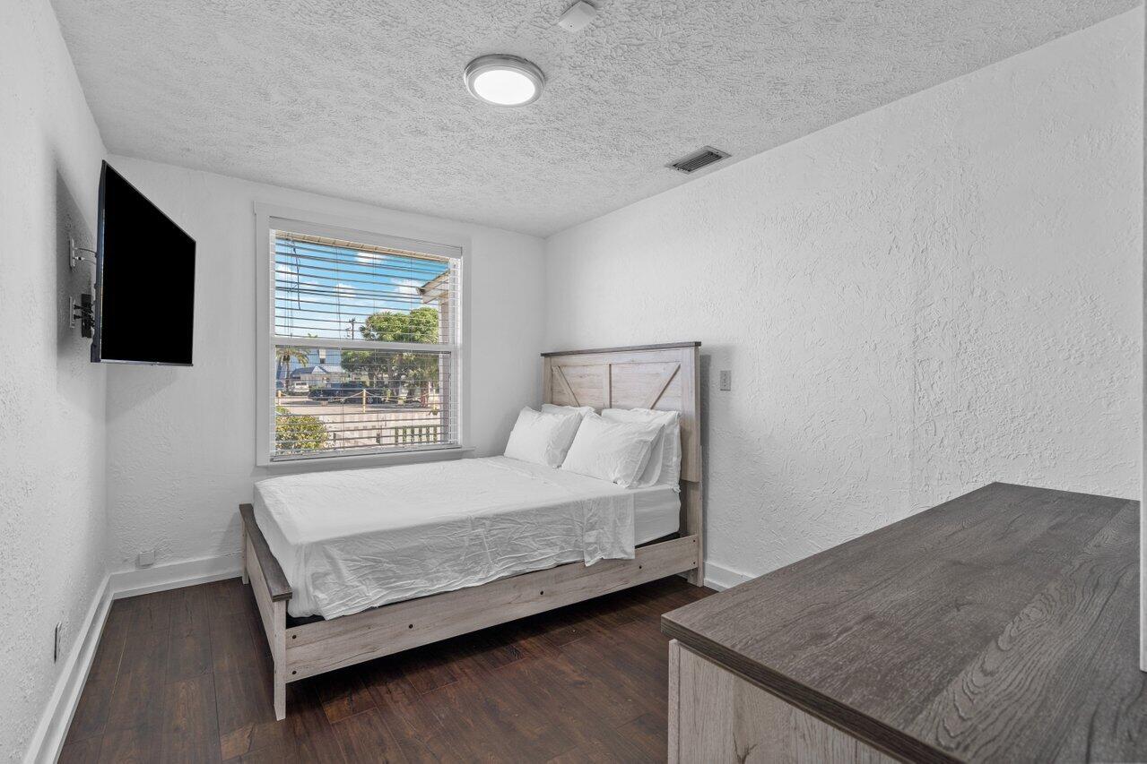 126 NE 4th Delray Beach, FL 33483