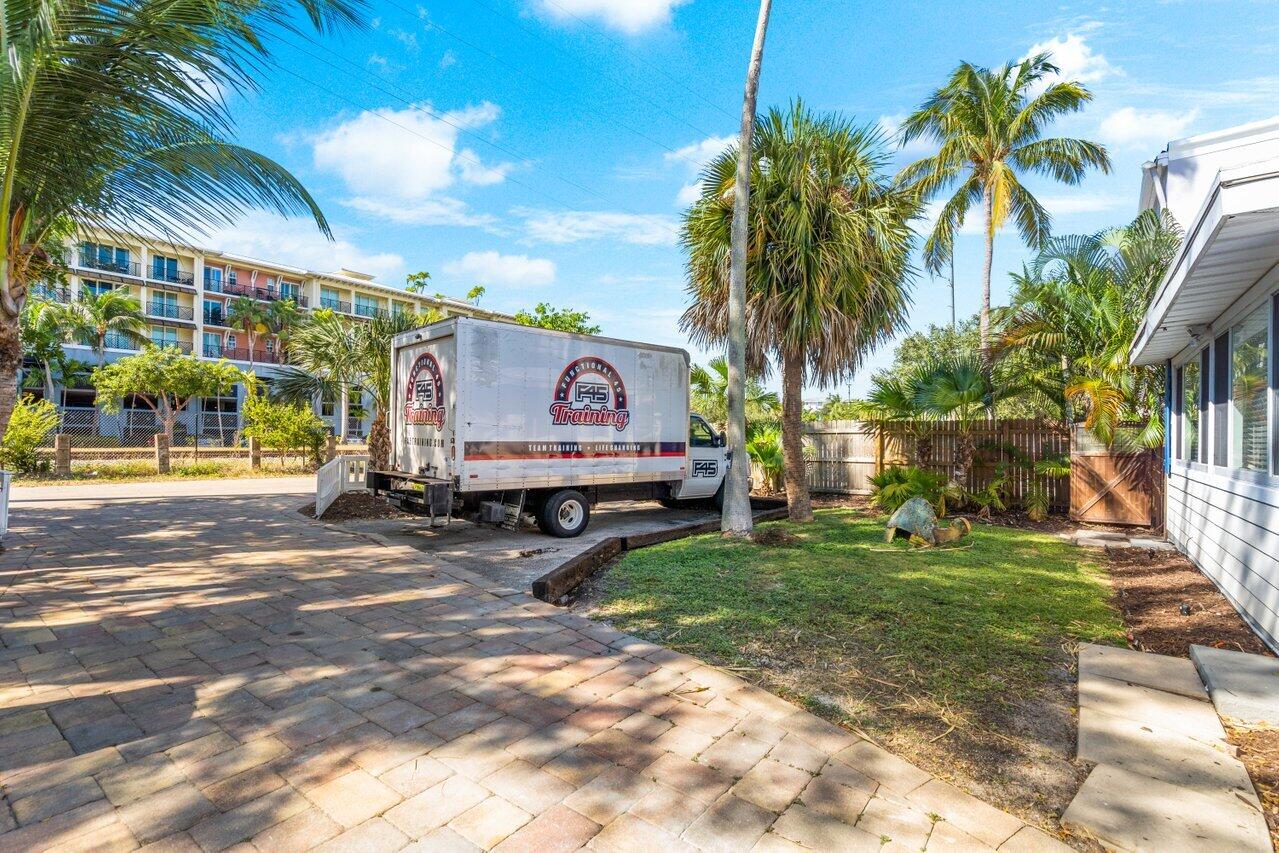 126 NE 4th Delray Beach, FL 33483