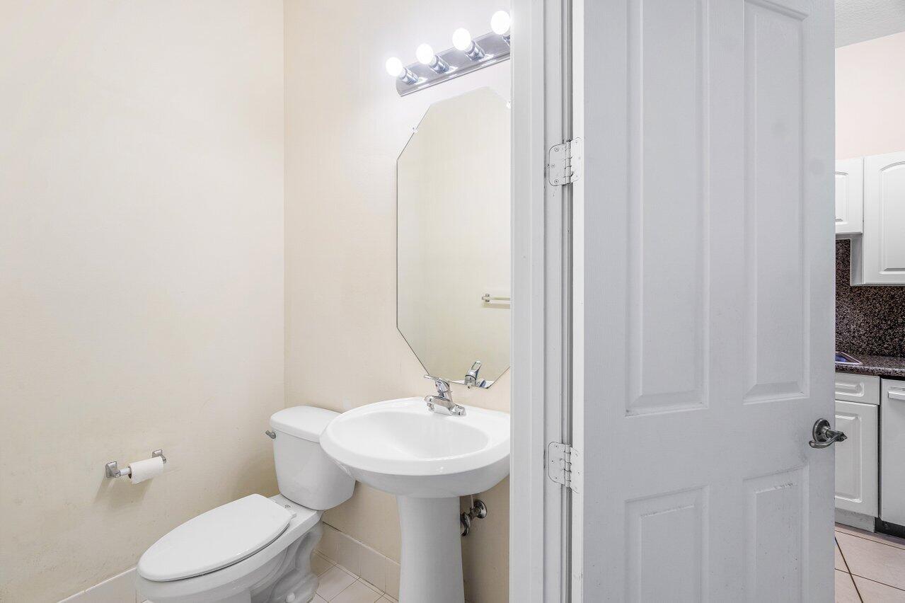 2501 Venetian Boynton Beach, FL 33426