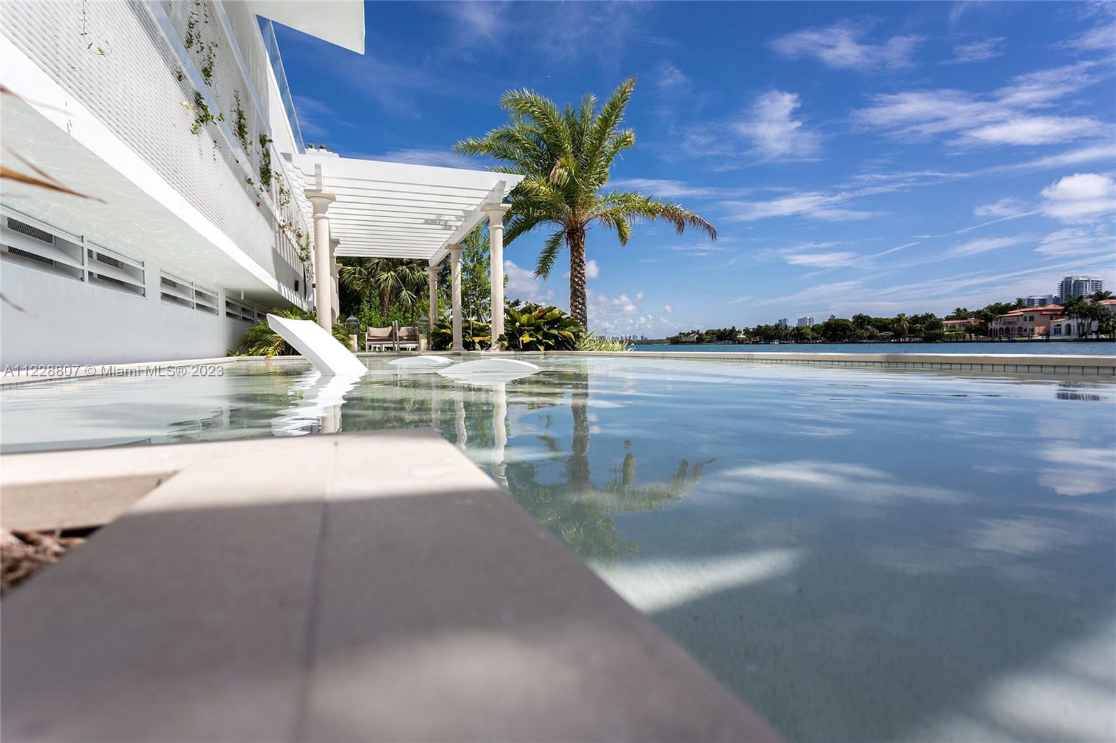 9821 E BAY HARBOR #L-302