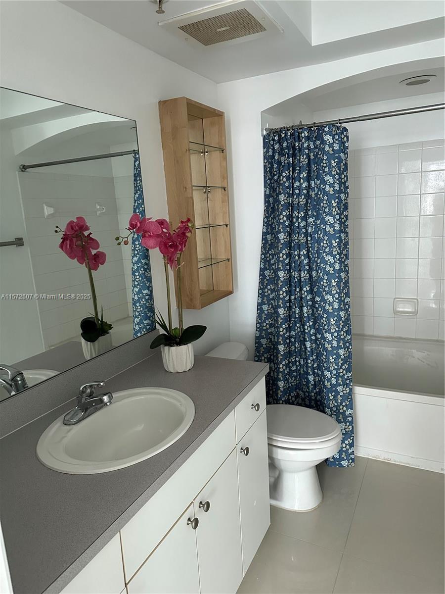 image The Waverly At Surfside B17