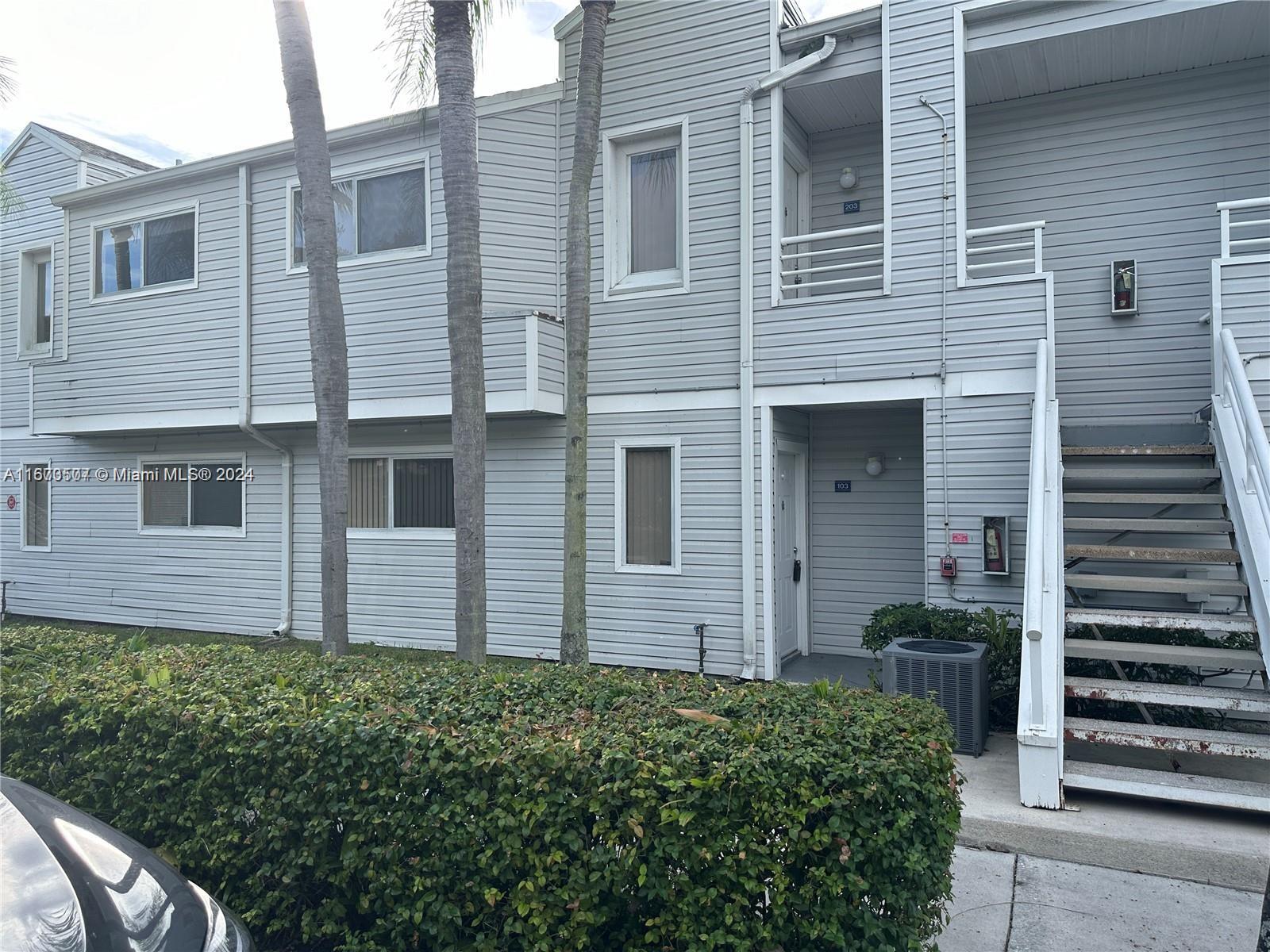 3473 NW 44th St #103