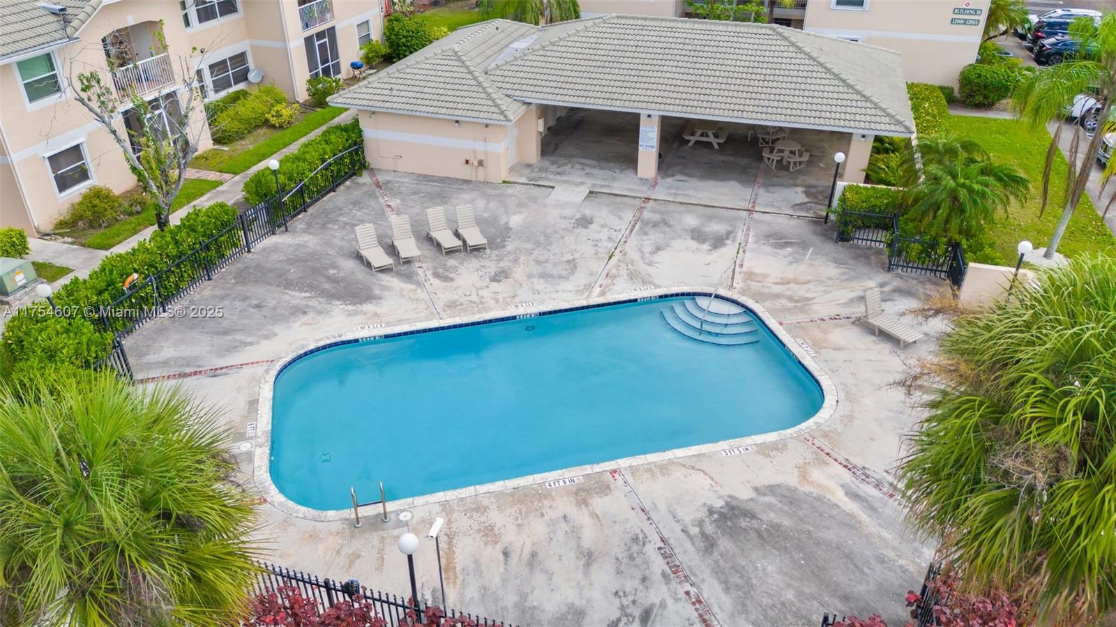 image Royal Garden21