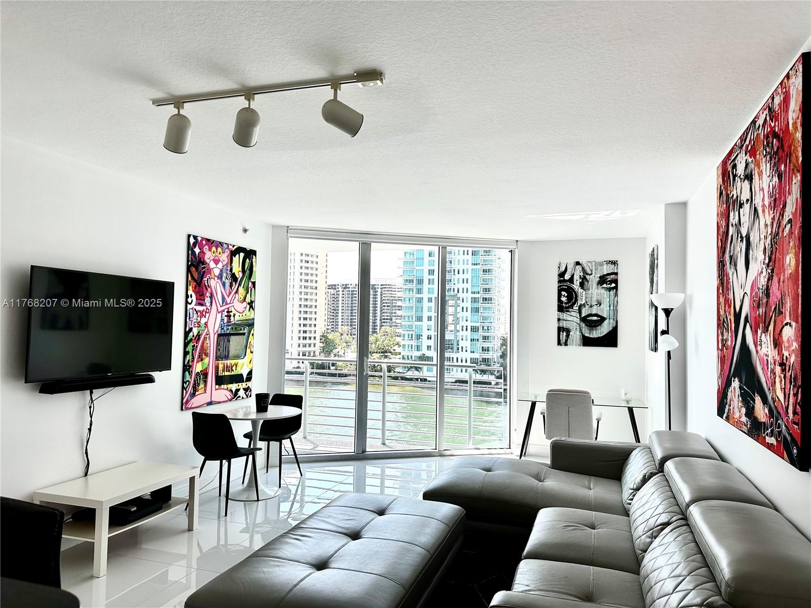 325 S Biscayne Blvd #717