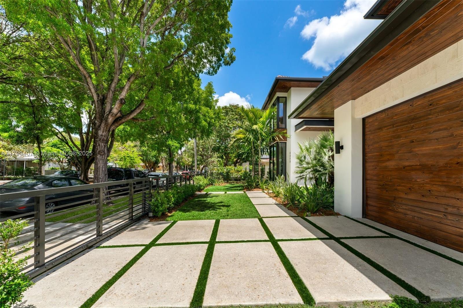 2323 SW 2nd Ave Miami, FL 33129