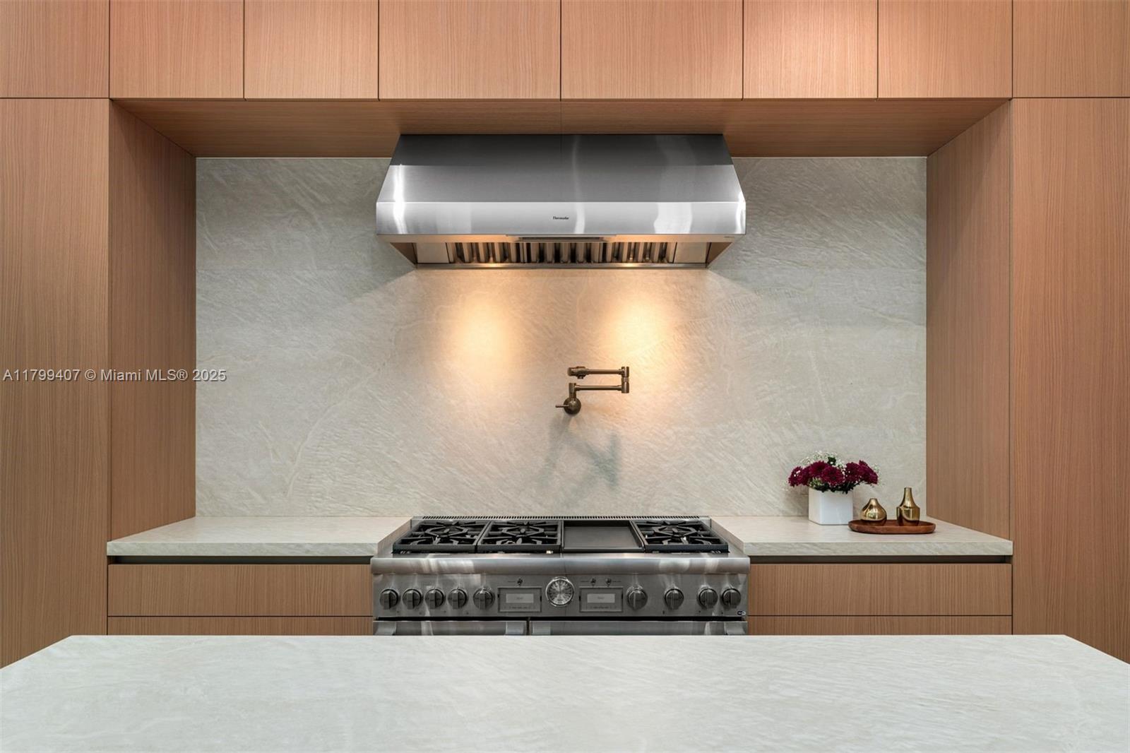 2323 SW 2nd Ave Miami, FL 33129