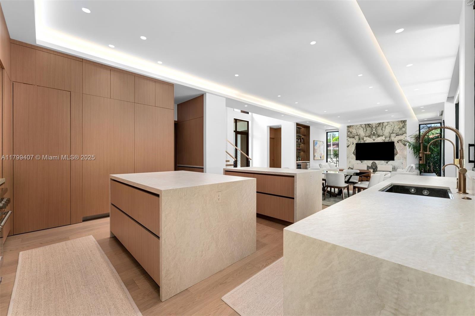 2323 SW 2nd Ave Miami, FL 33129