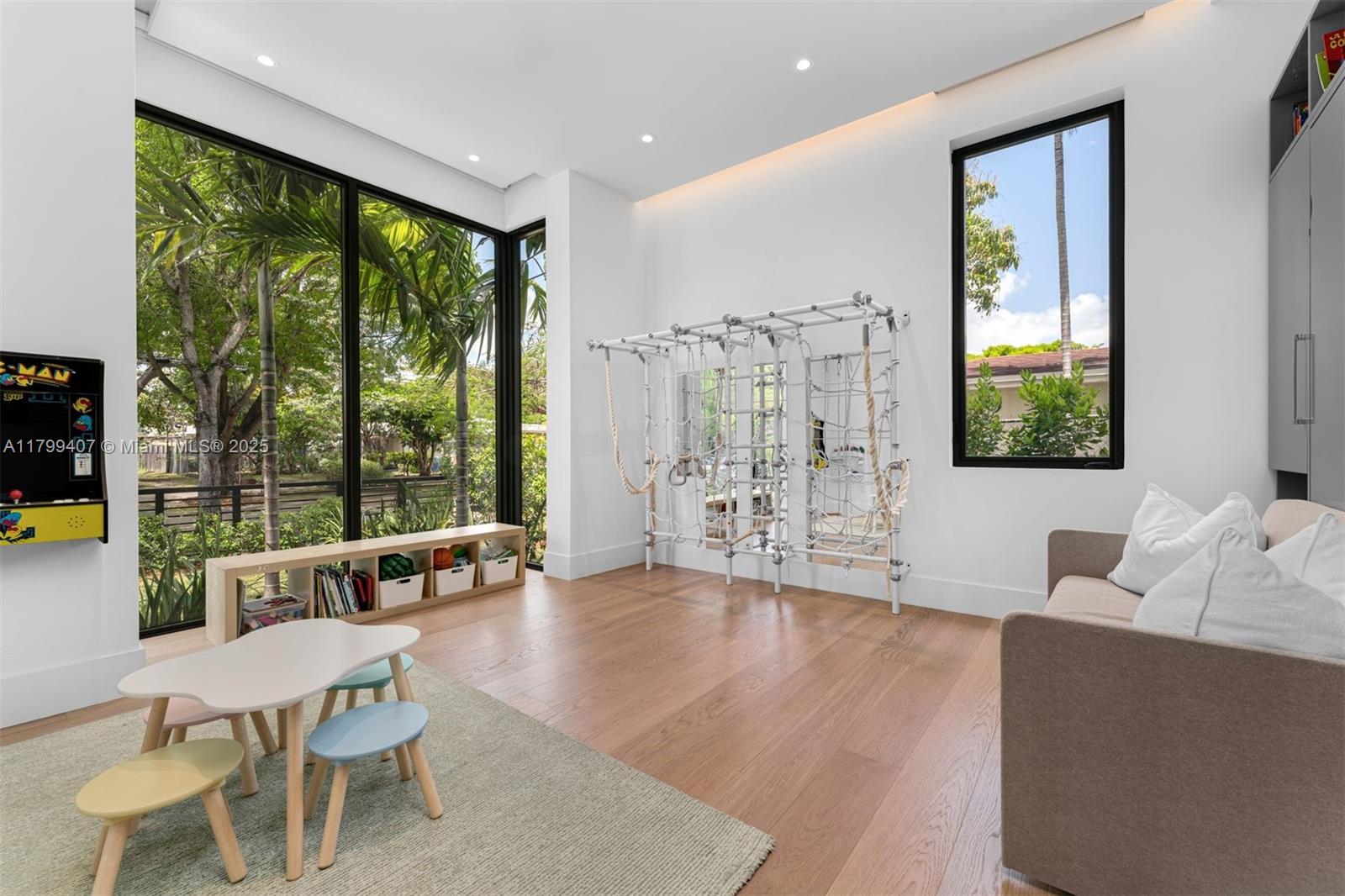 2323 SW 2nd Ave Miami, FL 33129