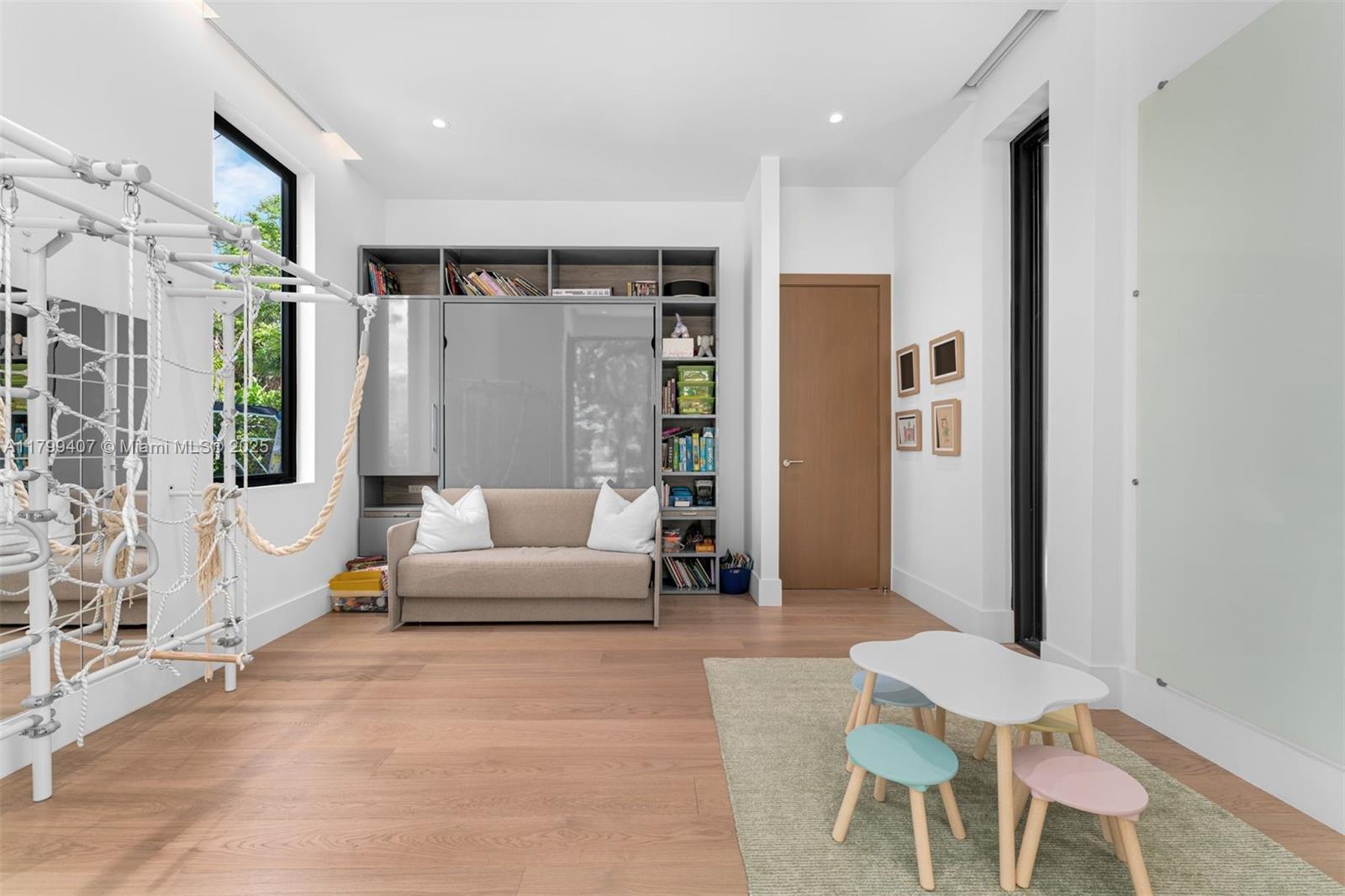 2323 SW 2nd Ave Miami, FL 33129