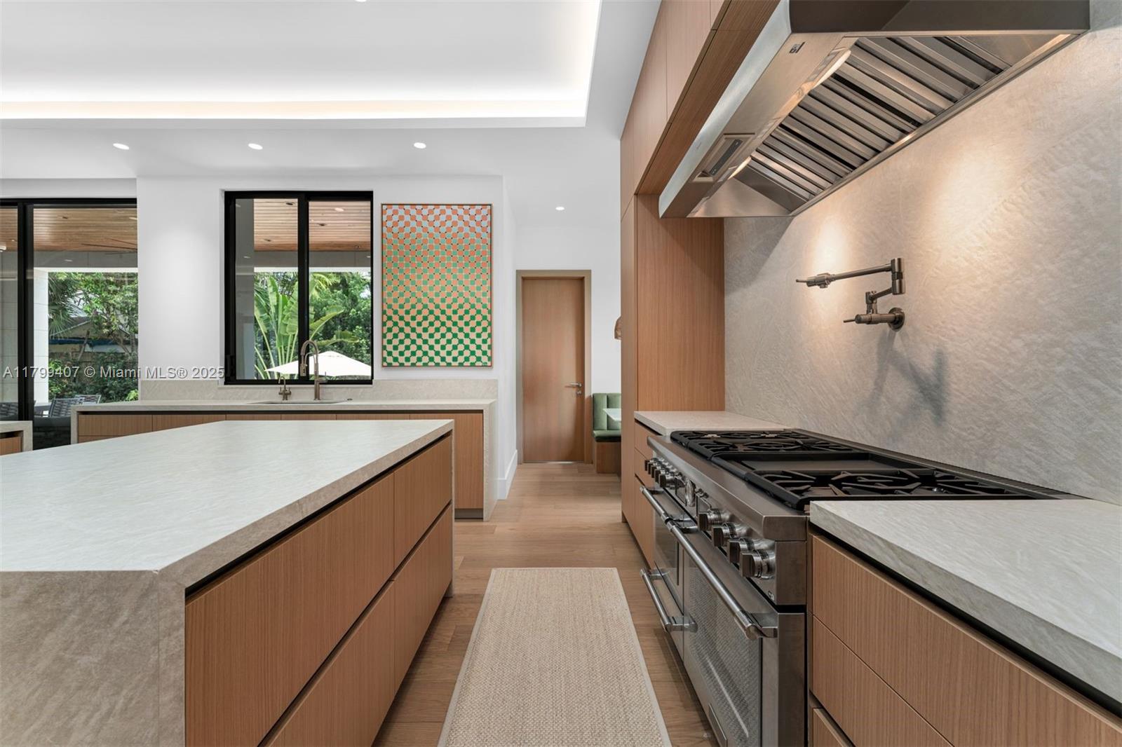 2323 SW 2nd Ave Miami, FL 33129