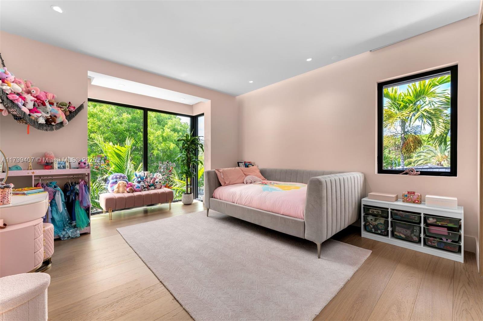 2323 SW 2nd Ave Miami, FL 33129